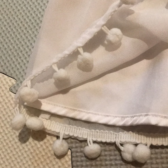 Bebe Pom Ruffle Drop Waist White Blouse Chiffon Top V-Neck Sheer Work Career - Picture 10 of 14